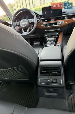 Седан Audi A4 2023 в Хмельницькому