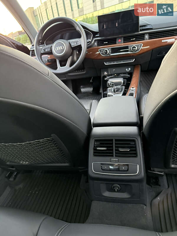 Седан Audi A4 2023 в Хмельницькому