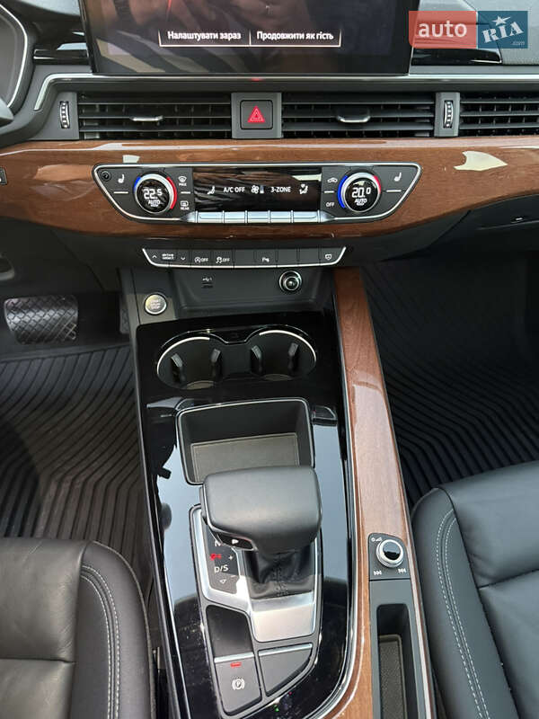 Седан Audi A4 2023 в Хмельницком