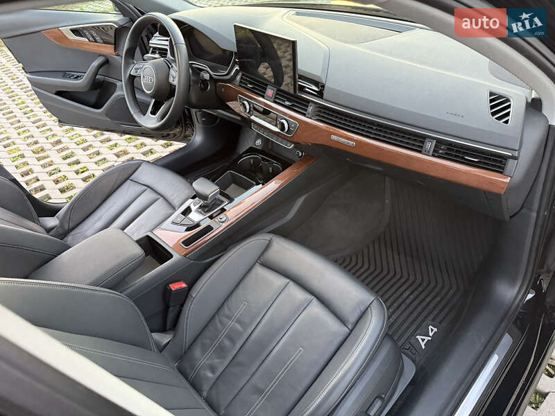 Седан Audi A4 2023 в Хмельницком