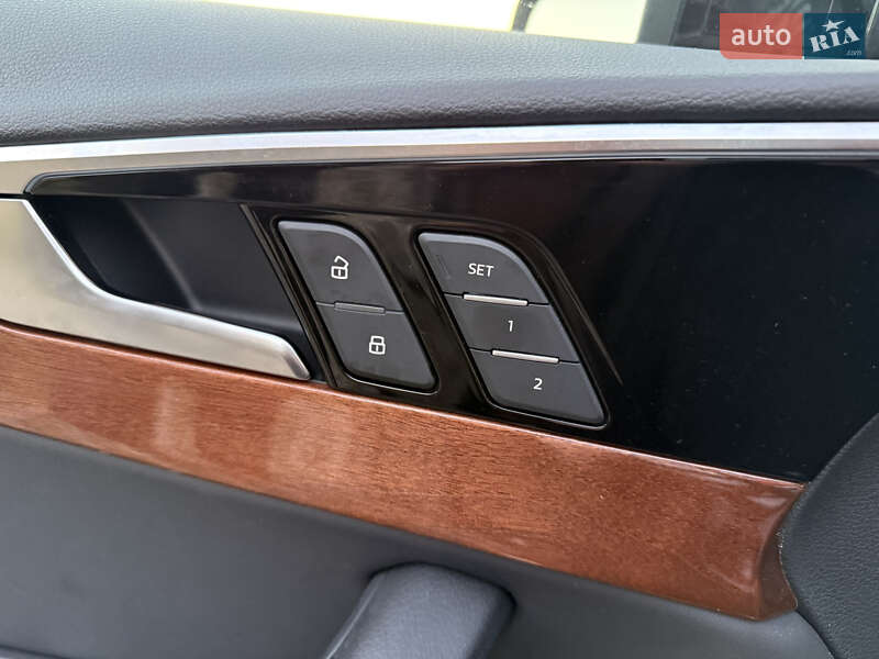 Седан Audi A4 2023 в Хмельницькому