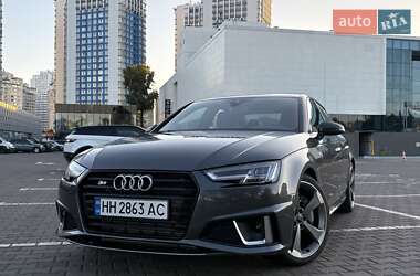 Седан Audi A4 2018 в 