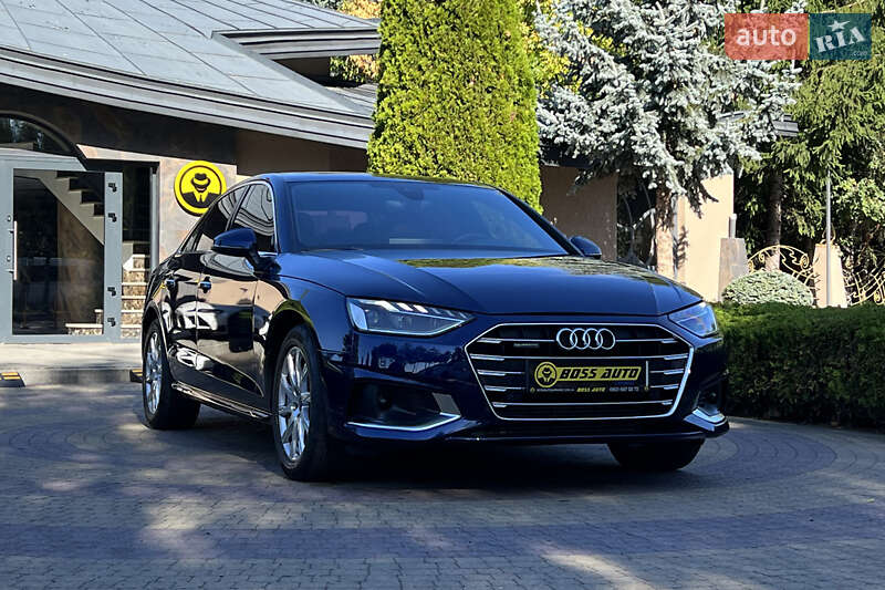 Седан Audi A4 2021 в 