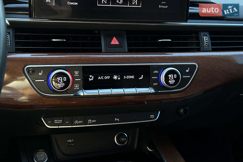 Седан Audi A4 2021 в Львове