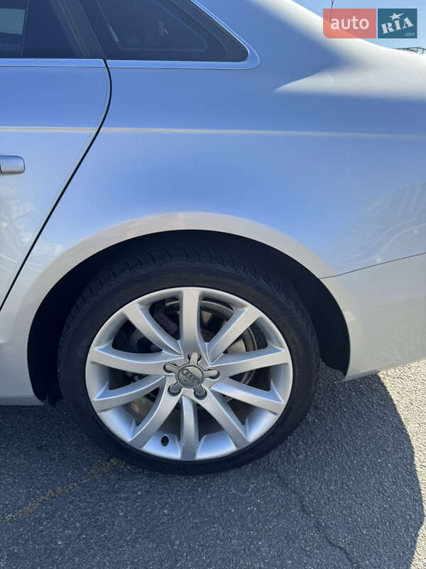 Седан Audi A4 2012 в Києві