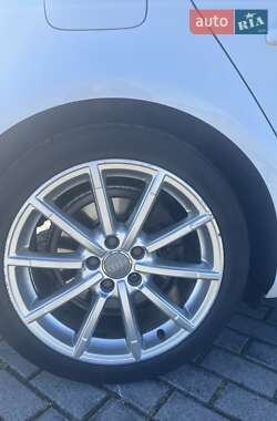 Седан Audi A4 2015 в 