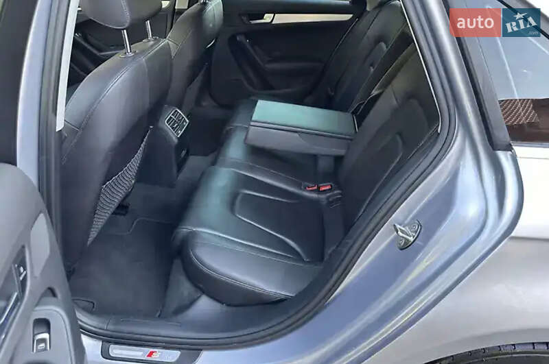 Седан Audi A4 2015 в Львові