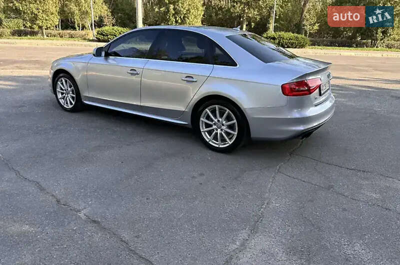 Седан Audi A4 2015 в Львові