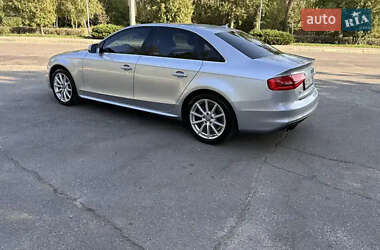 Седан Audi A4 2015 в 