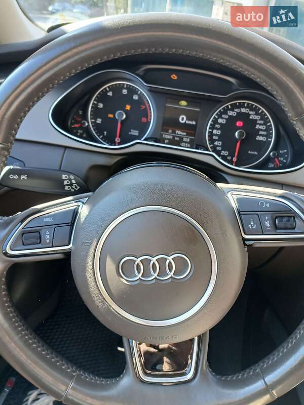Седан Audi A4 2014 в Львове