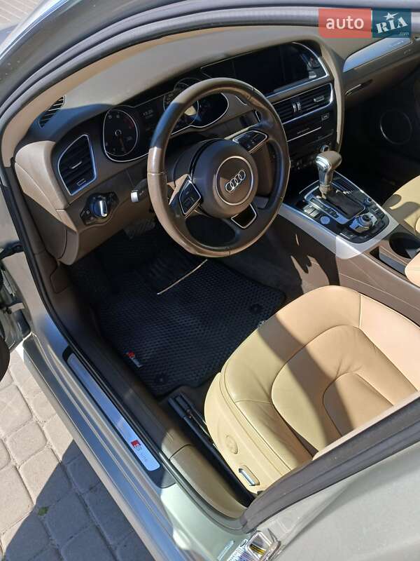 Седан Audi A4 2014 в Львове