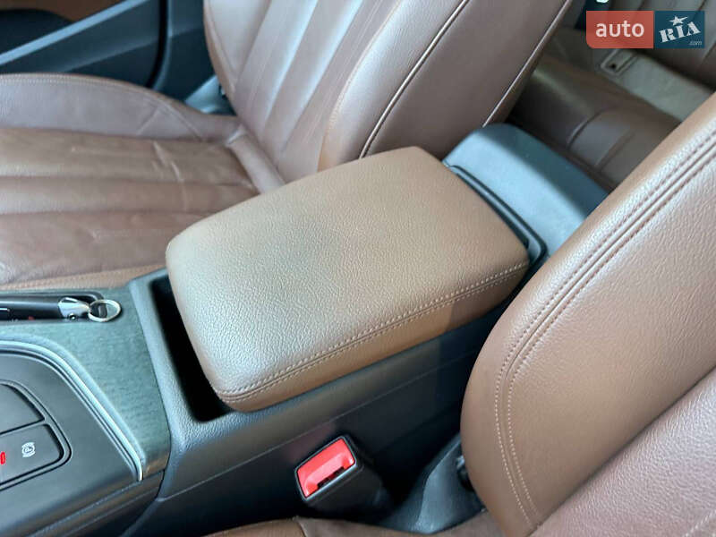 Седан Audi A4 2017 в Стрию