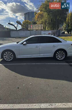 Седан Audi A4 2018 в 