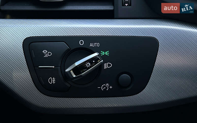 Седан Audi A4 2016 в Львове