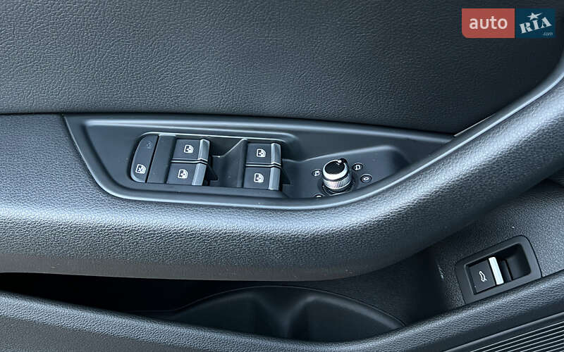 Седан Audi A4 2016 в Львове