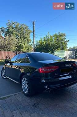 Седан Audi A4 2015 в 