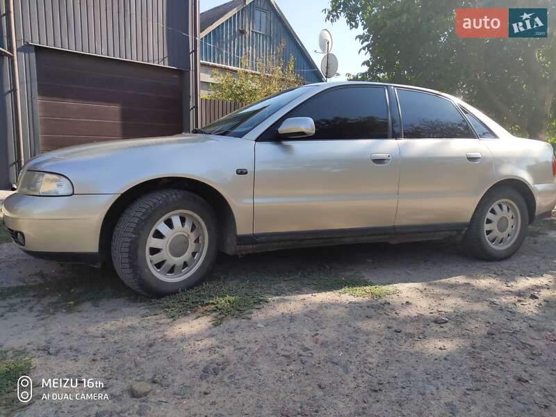 Седан Audi A4 2000 в Херсоне