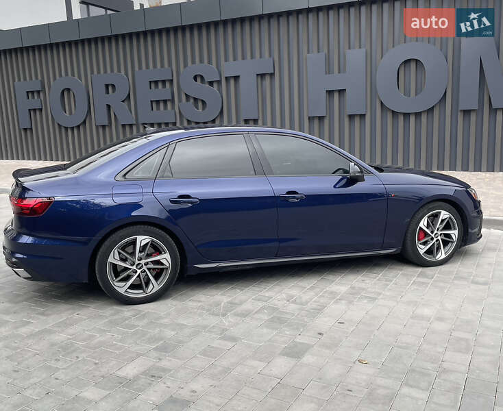 Седан Audi A4 2022 в Виннице