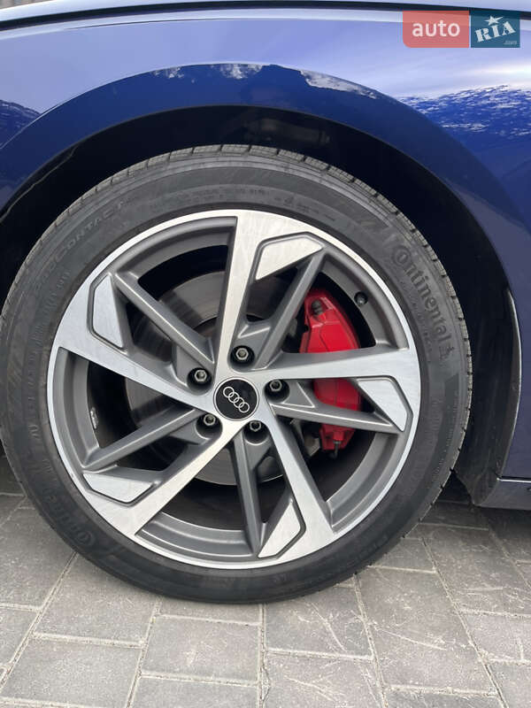 Седан Audi A4 2022 в Виннице