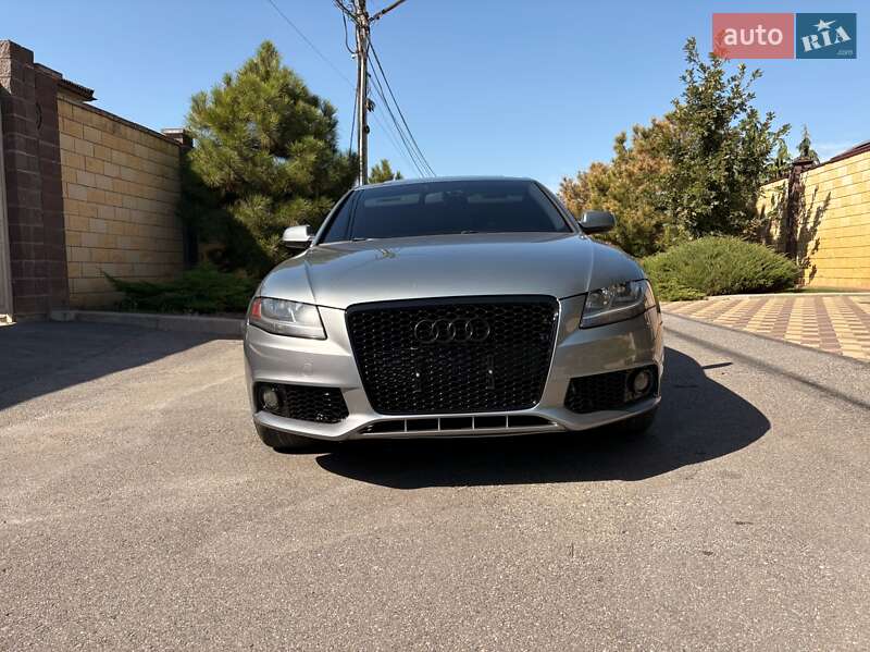 Седан Audi A4 2011 в Новомосковске