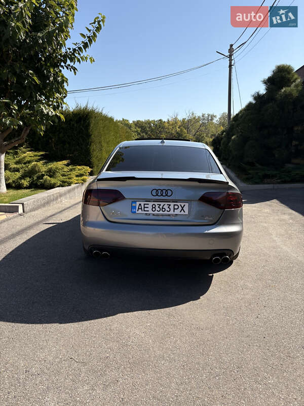 Седан Audi A4 2011 в Новомосковске