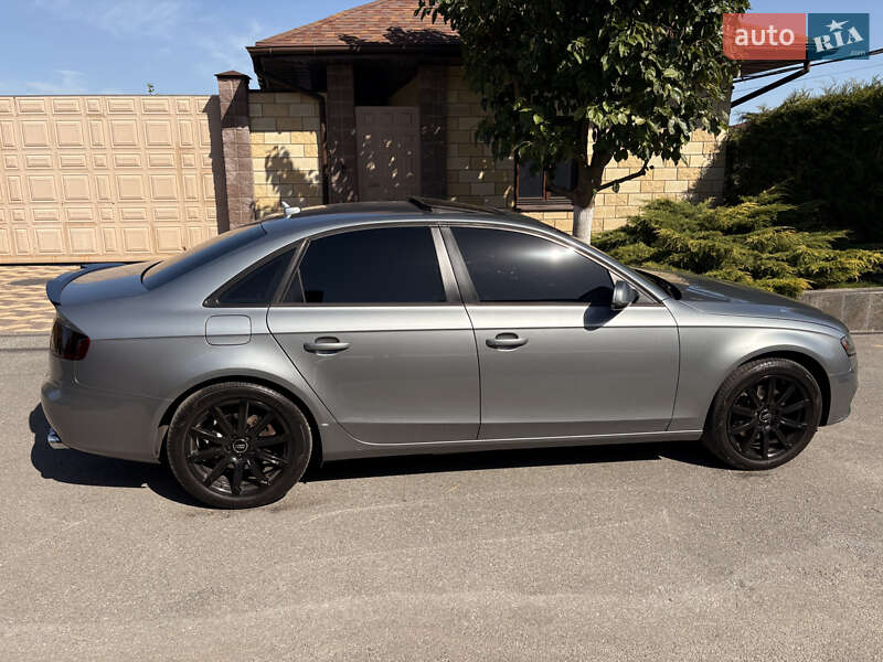 Седан Audi A4 2011 в Новомосковске