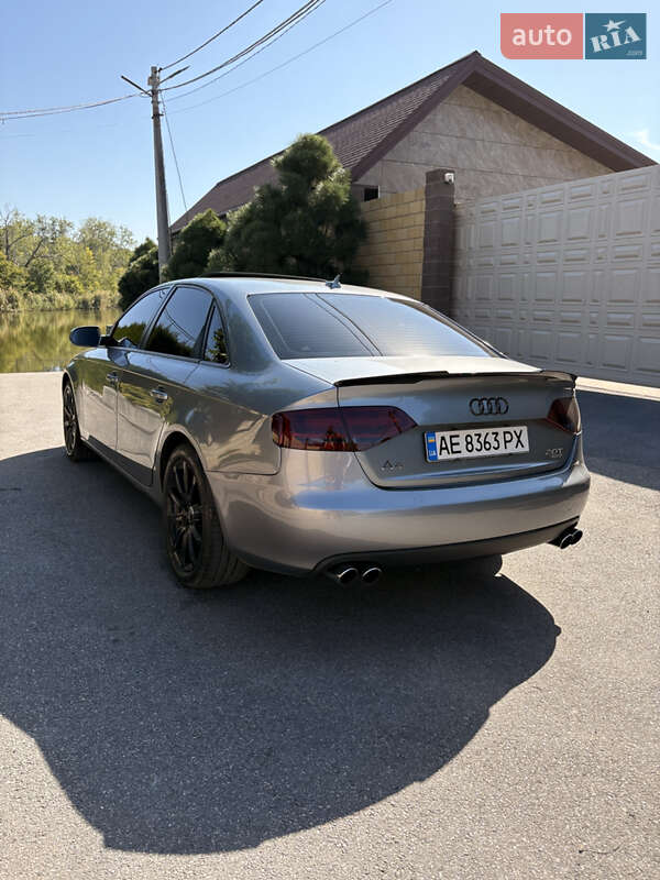 Седан Audi A4 2011 в Новомосковске