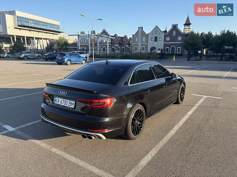 Седан Audi A4 2017 в Киеве