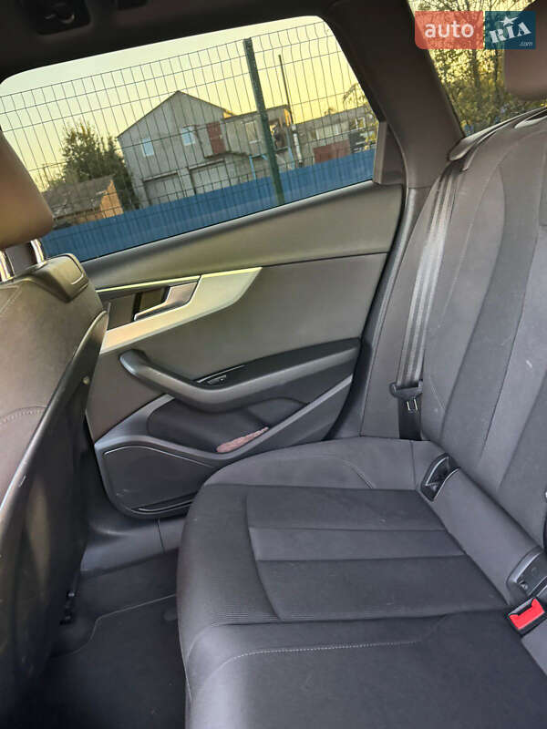 Універсал Audi A4 2019 в Павлограді