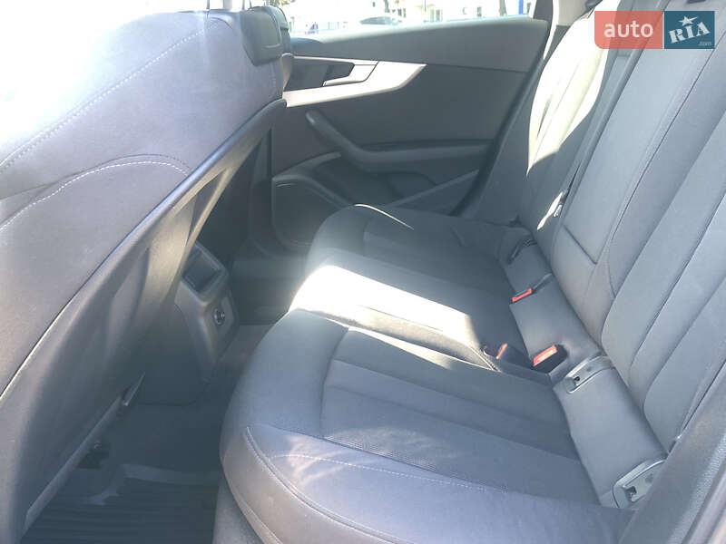 Универсал Audi A4 2018 в Чернигове