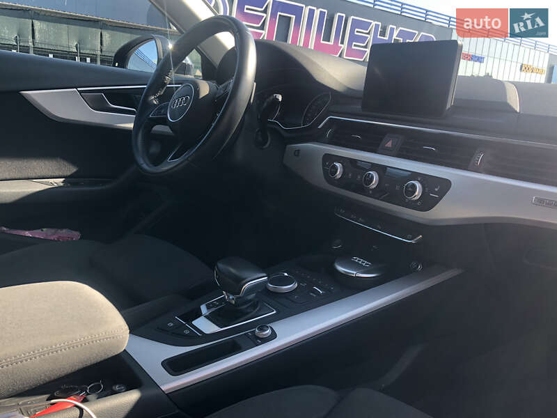 Универсал Audi A4 2018 в Чернигове