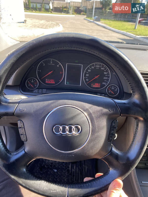 Седан Audi A4 2002 в Костополе