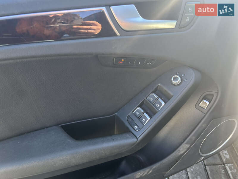 Седан Audi A4 2014 в Львове
