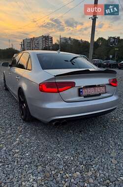 Седан Audi A4 2012 в 