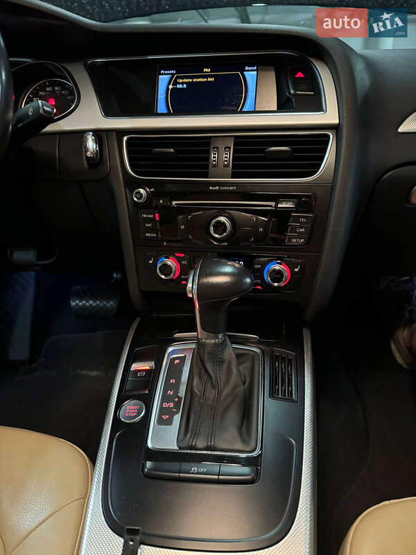 Седан Audi A4 2015 в Киеве