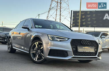 Седан Audi A4 2018 в 