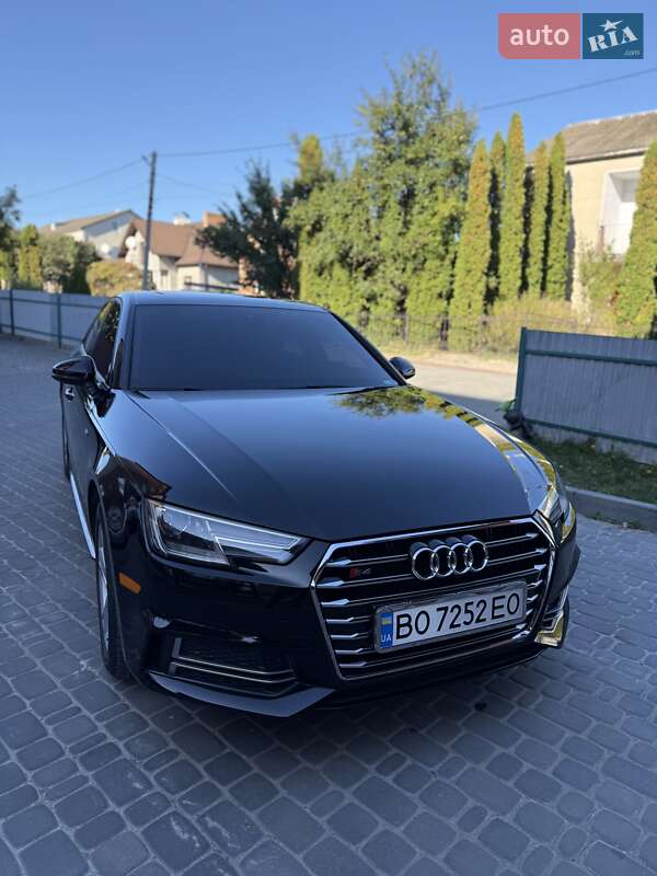 Седан Audi A4 2018 в Тернополе