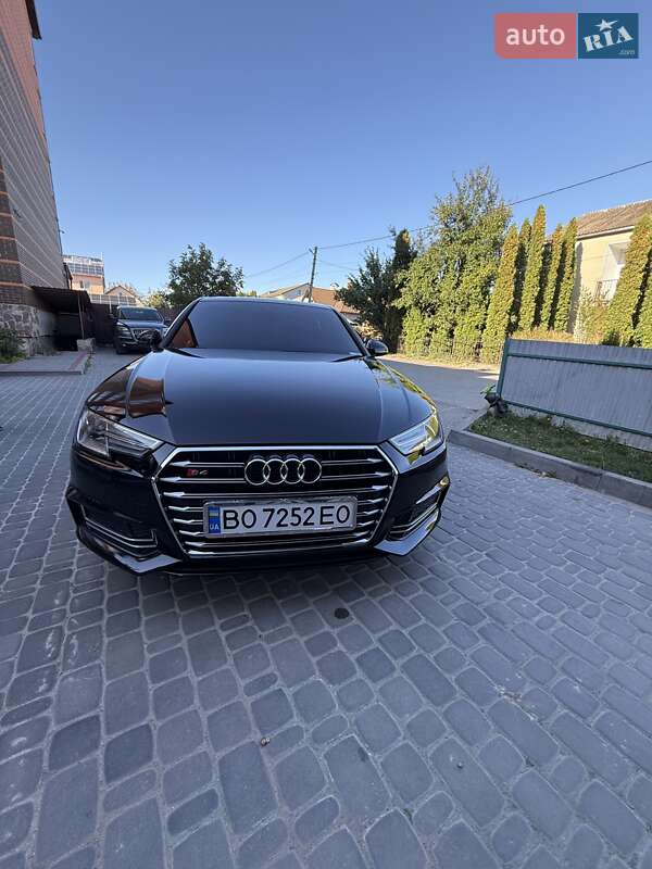 Седан Audi A4 2018 в Тернополе