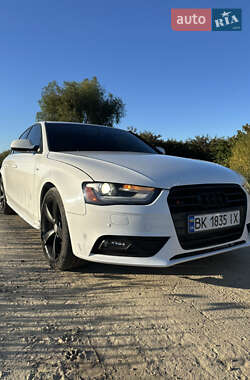 Седан Audi A4 2015 в Рівному