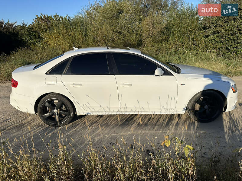 Седан Audi A4 2015 в Ровно