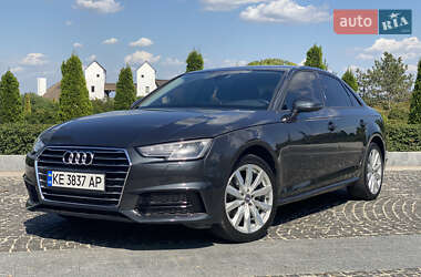 Седан Audi A4 2018 в Дніпрі