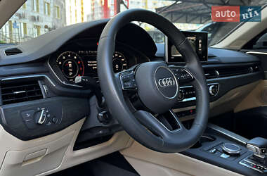 Седан Audi A4 2019 в 