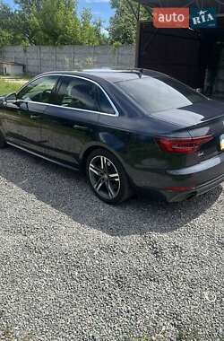Седан Audi A4 2018 в 