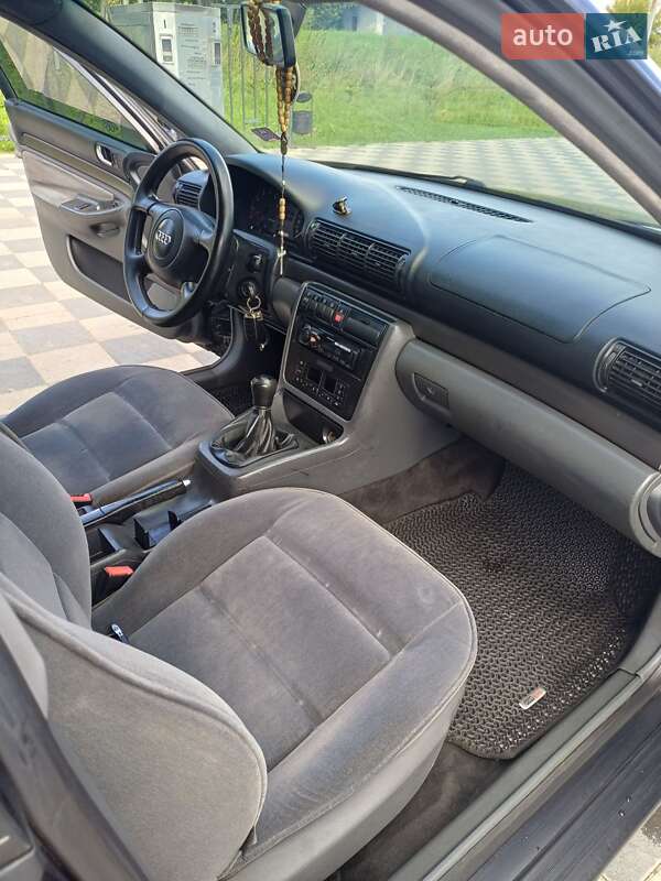 Универсал Audi A4 1998 в Самборе