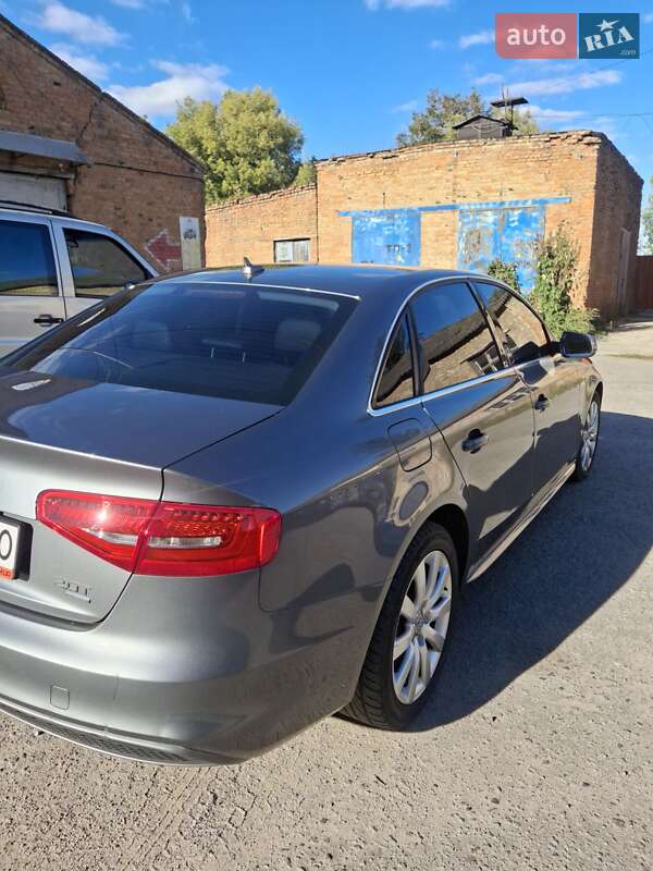 Седан Audi A4 2014 в Сумах
