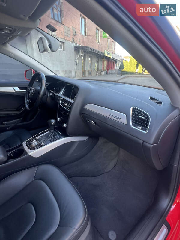 Седан Audi A4 2015 в Дубно