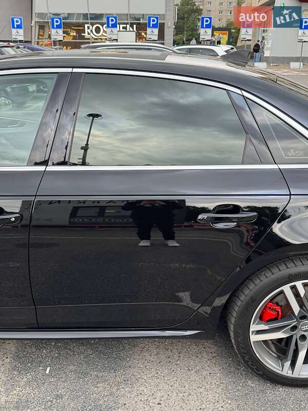 Седан Audi A4 2016 в Шептицькому