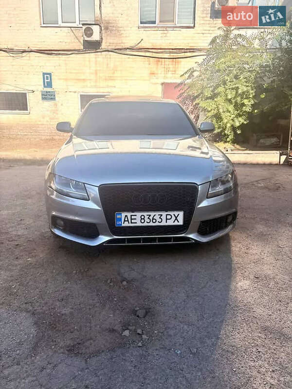 Седан Audi A4 2011 в Новомосковске