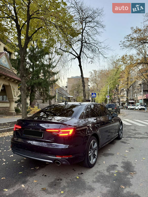 Седан Audi A4 2017 в Днепре