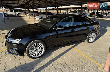 Седан Audi A4 2018 в 
